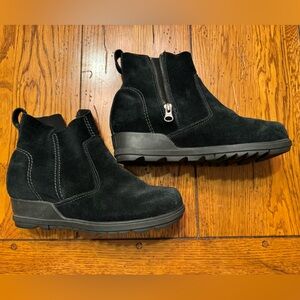 Sorel Black Suede Women’s Heeled Boots. Size 7